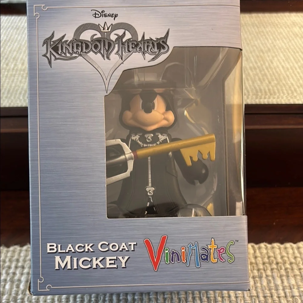 Disney Kingdom of Hearts black coat Mickey figurine!! - Picture 2 of 8
